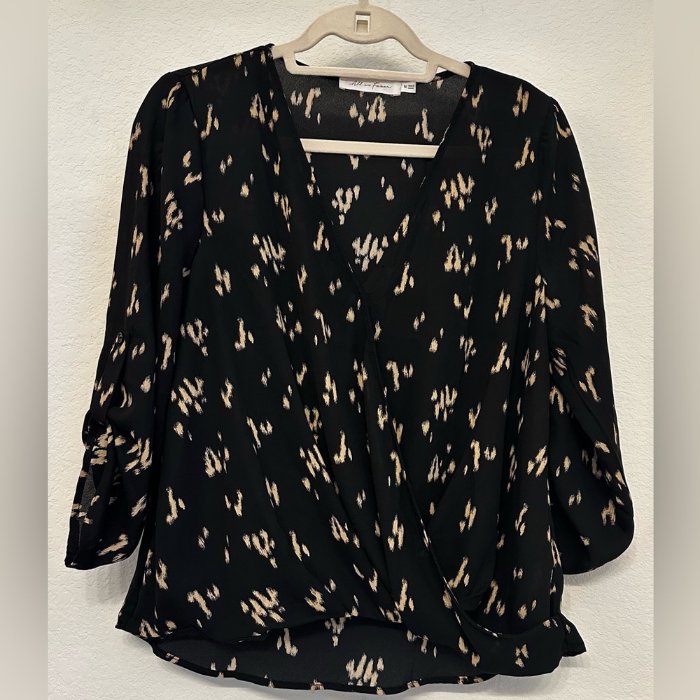All in Favor Black Abstract Print Surplice Blouse Medium | Draped Hem Top